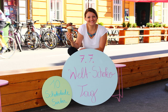 Vorfreude: Juniorchefin Natalie Schuster präsentiert "Harry's" Schokoeis.