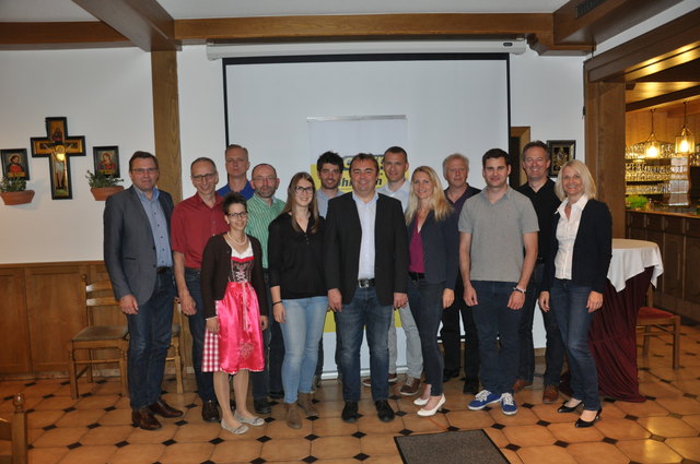LAbg. Georg Ecker, BGF Gertraud Scheiblberger und Gemeindeparteiobmann Bgm. Bernhard Fenk mit seinem neuen Team.