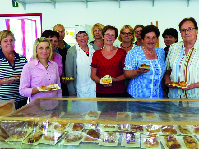 OL Anni Widmar (3.v.l.) und Mitglieder der Ortsgruppe.