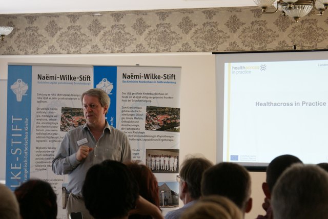 Primarius Michael Böhm berichtet über die Gmünder Projekte „Healthacross“ und „Healthacross in Practice“.