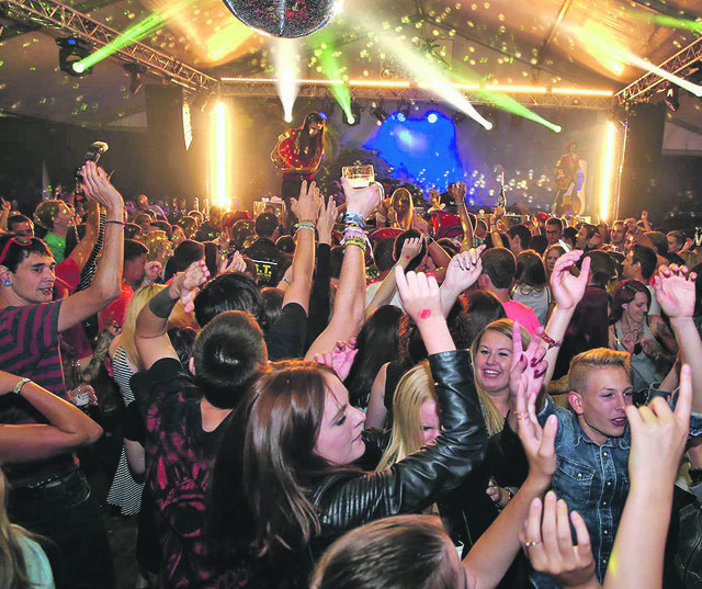 Neben den DJs heizen Starmix (Fr) und Stand Up (Sa) mit Live-Musik ein. | Foto: privat