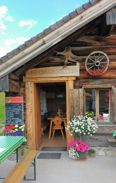 wenns kühl ist,  die gemütliche Stube wartet.  Die Erlbachhütte auf der Postalm