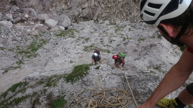 Sieben Scheffauer Bergretter rückten aus, um den 39-Jährigen aus seiner misslichen Lage zu befreien. | Foto: ZOOM-Tirol