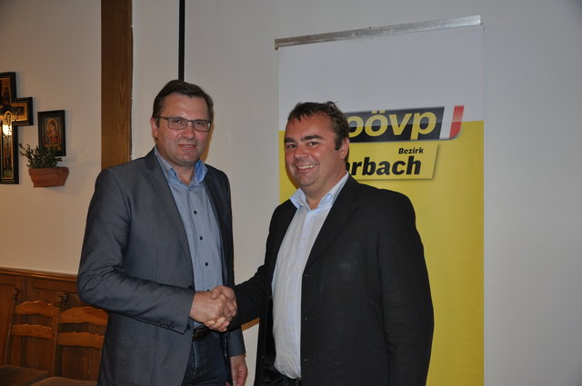 LAbg. Georg Ecker gratuliert GPO Bgm. Bernhard Fenk zur Wiederwahl.