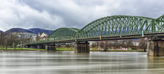 Der Abriss der Eisenbahnbrücke ist seit September 2015 fix. | Foto: Drasko Stojadinovic/Fotolia