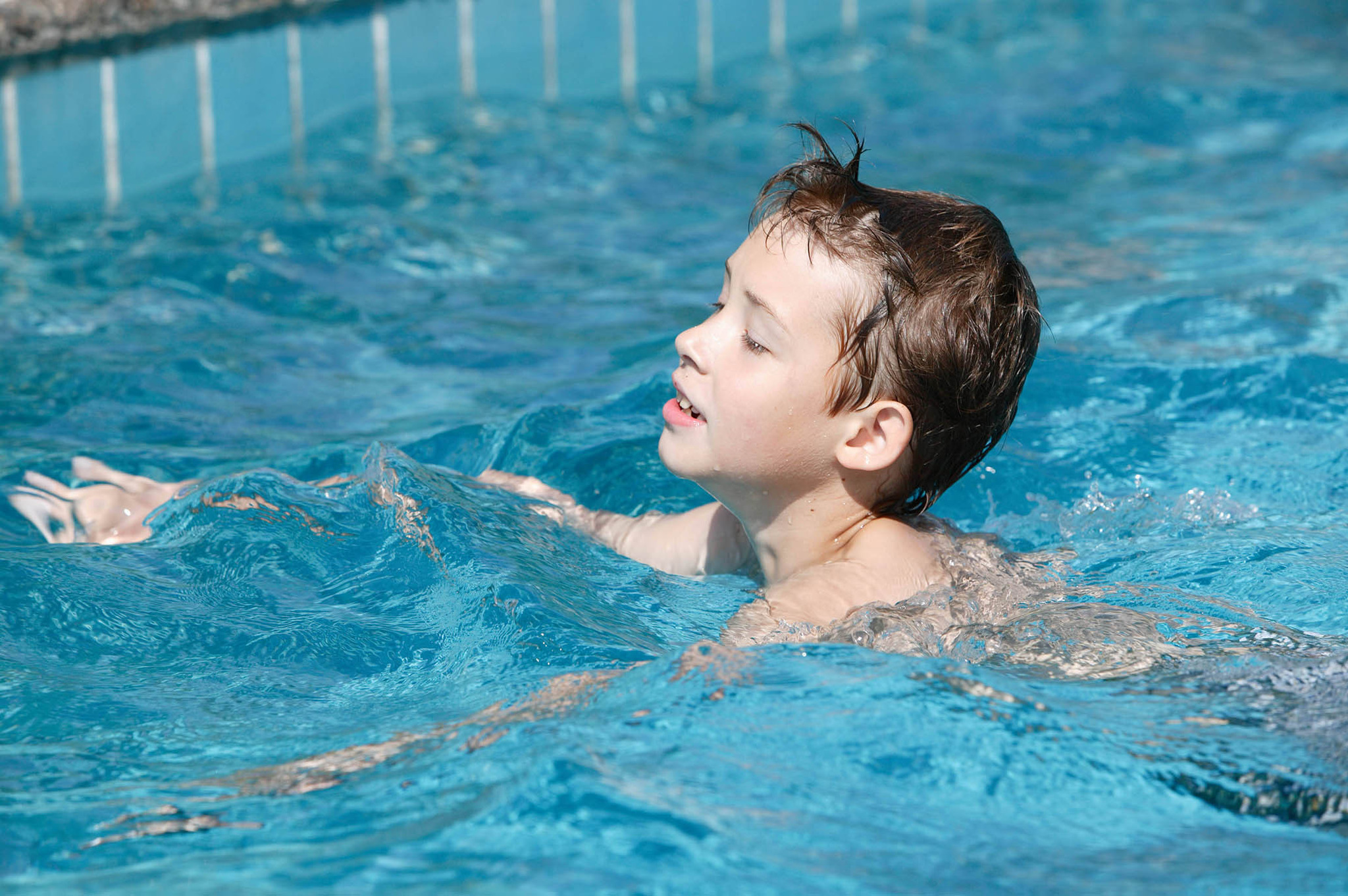Helmi bringt Kindern das Schwimmen bei Steiermark Helmi bringt Kindern das Schwimmen bei Steiermark