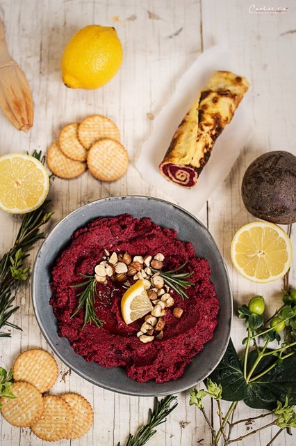 Rote Rüben-Kichererbsen-Hummus