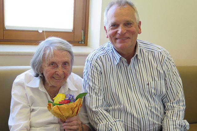 Gottfried Kneifel gratulierte Margareta Eckerstorfer-Hartmann zu ihrem 85. Geburtstag. | Foto: SB/Birklbauer