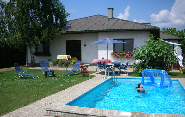 In unserem Pool ist es einfach genial zuhause zu relaxen.