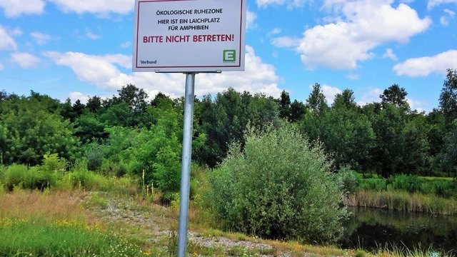 Ein Schild, das nichts hilft – die ökologischen Ruhezonen werden von Menschen gestört.