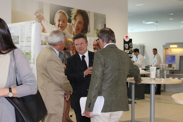 Michael Ludwig mit den beiden Architekten Manfred Nehrer und Herbert Pohl.