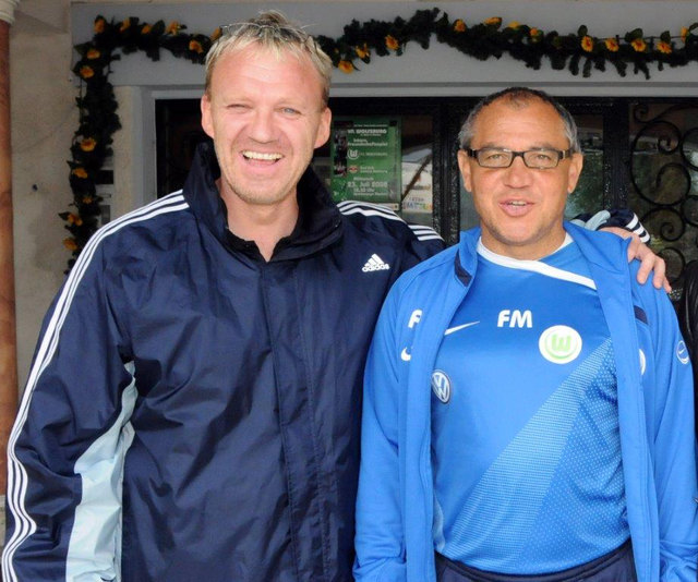 Der deutsche Startrainer Felix Magath (re.) ruft "The Voice" Ralph Schader nach China!