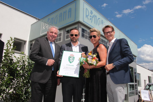 LH Hermann Schützenhöfer und Bgm. Marcus Martschitsch gratulierten Andreas Wilfinger und Ulla Wannemacher.
