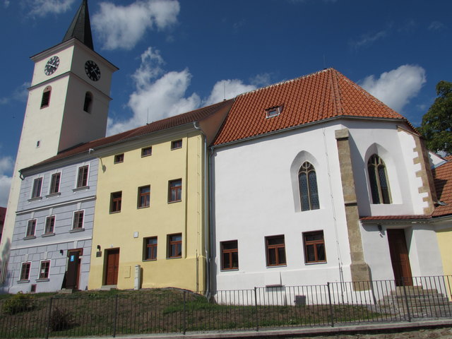 Weleschin, es ist zu erkennen, dass dieses Gebäude einmal eine Kirche war