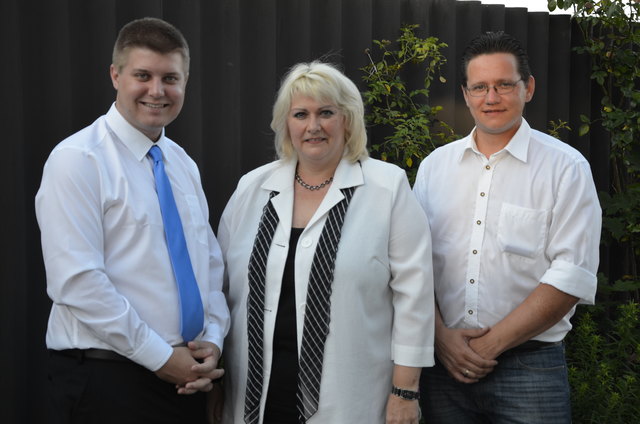 Ortsparteiobmann Stellvertreter Lukas Voglhuber, Ortsparteiobfrau geschäftsführende Gemeinderätin Gerda Busch und Bezirksparteiobmann Herbert Steindl.