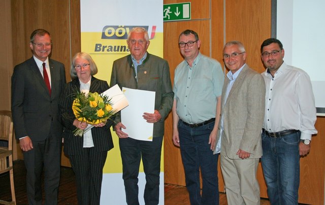 LH Stv. Thomas Stelzer, Agnes Berger, Walter Geisperger, Bgm. Robert Wimmer, Vzbgm. Josef Lindlbauer und Bezirksgeschäftsführer Klaus Mühlbacher (v.l.).