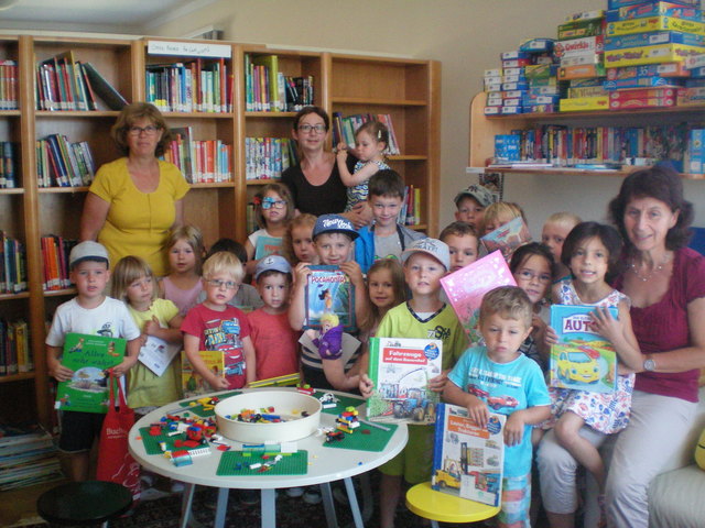 Der Kindergarten Kirchdorf ist regelmäßig zu Besuch in der Pfarr.- und Gemeindebibliothek. | Foto: privat