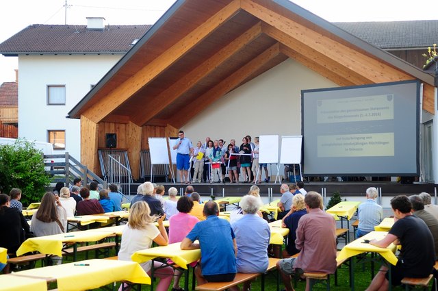 Premiere in mehrfacher Hinsicht: "Open-Air-Präsentation" der Ergebnisse des BürgerInnenrates in Grinzens.