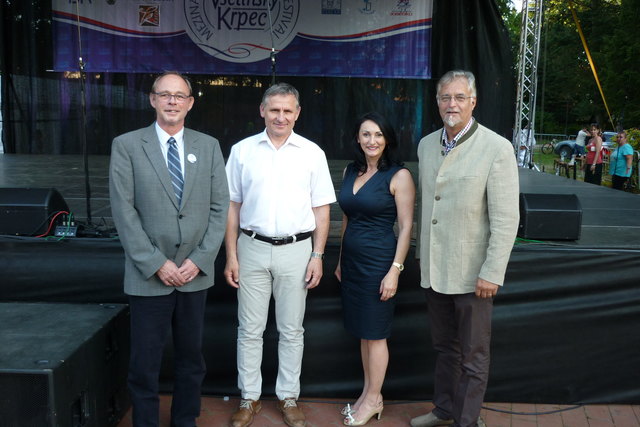 Stadtrat Robert Mayer, Bürgermeister Jiri Cunek, GR Sonja Zimov und GR Leopold Oswald (v.l.) vertieften die städtepartnerschaftlichen Beziehungen.