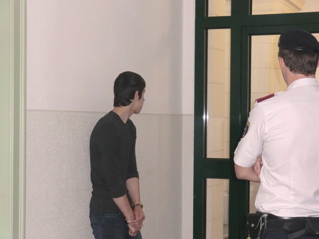 Der 19-jährige St. Pöltner wurde von dem Schöffensenat rechtskräftig zu einer Freiheitsstrafe von zweieinhalb Jahren verurteilt.