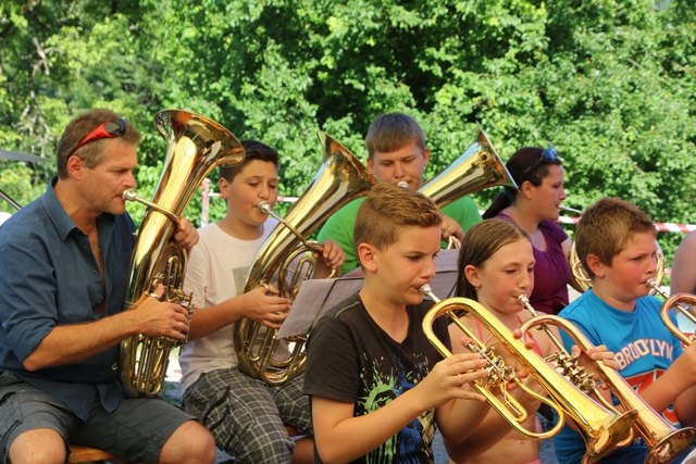 Das Jugendensemble des Musikvereins Gresten gibt ein Sommerabendkonzert.