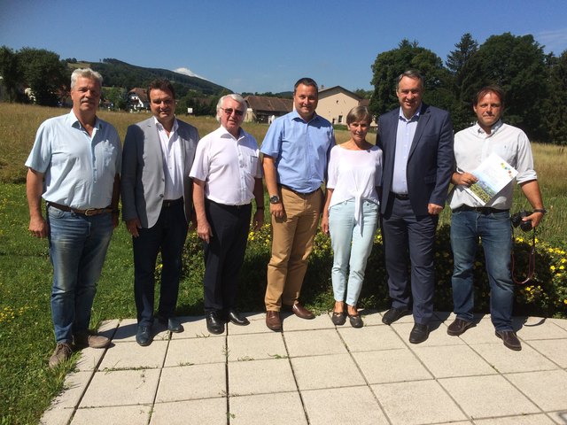Kleinregion Auftaktbesprechung: v.l.n.r.
Bgm Peter Buchner (Mauerbach), Bgm Karl Schlögl (Purkersdorf), Bgm Johann Novomestsky (Tullnerbach), Bgm Michael Cech (Gablitz), Bgm Claudia Bock (Wolfsgraben), Bgm Josef Schmidl-Haberleitner (Pressbaum), Regionalberater Daniel Brüll (NÖ.Regional.GmbH)