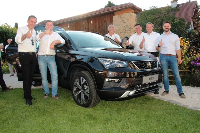 Das Seat Lind-Team an der Spitze Hermann Lind und Mario Janisch präsentierte den brandneuen Seat Ateca.