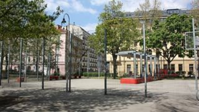So sieht der Einsiedlerpark derzeit aus. Die großen Umbauarbeiten starten im Herbst 2017.