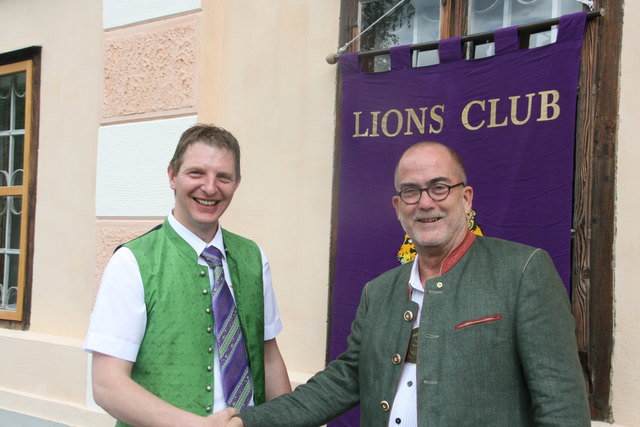 Markus Moser (links) ist nun nach Tim Cole ein Jahr Präsident des Lions Club Lungau.