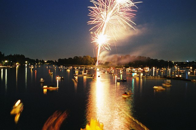 Ein stimmungsvoller Abend am Wasser erwartet die Besucher des Lichterfestes. | Foto: Arbeitsgemeinschaft "Die schöne Alte Donau"