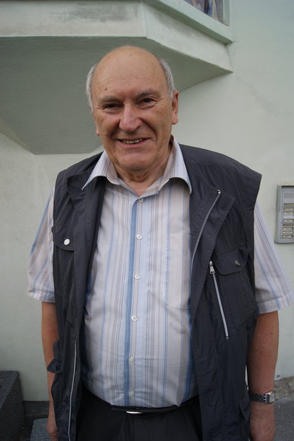 Manfred Blachfellner vor Innsbrucks erster Informationsfiliale in der Mariahilfstraße