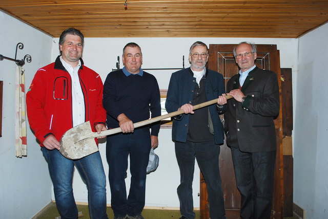 E. Petutschnig, G. Fritzl, Pfarrer Johann Nepomuk Wornik und E. Wutscher (v. li.) (Foto: Petra Mörth)