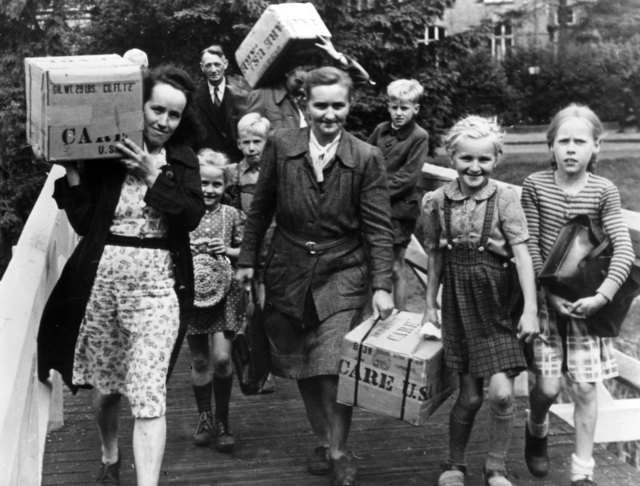 Die ersten CARE-Pakete kamen im Juli 1946 am Wiener Franz-Josefs-Bahnhof an und waren eine wichtige Unterstützung für die hungernde Bevölkerung. | Foto: CARE