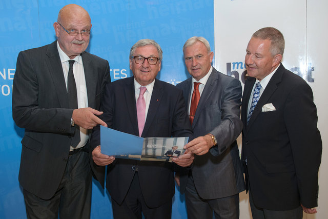 Von links: Aufsichtsratsvorsitzender Carl Hofrichter, Vorstandsobmann Helmut Manzenreiter, Obmann-Stellvertreter Karl Woschitz und Geschäftsführer Harald Repar.