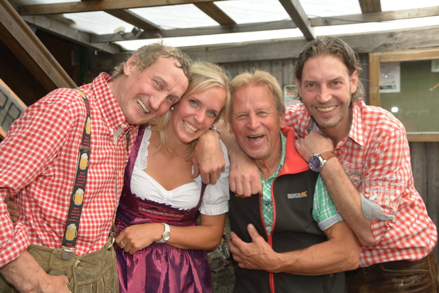Volte Stubinger, "Jodelkönigin" Barbara Farhner, Heinz Berger und Erich Pirker hatten sichtlich Spaß