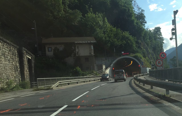 An dieser Stelle kurz vor dem Bartlkreuztunnel zwischen Ebensee und Trainkirchen kam es zu einem tödlichen Verkehrsunfall.