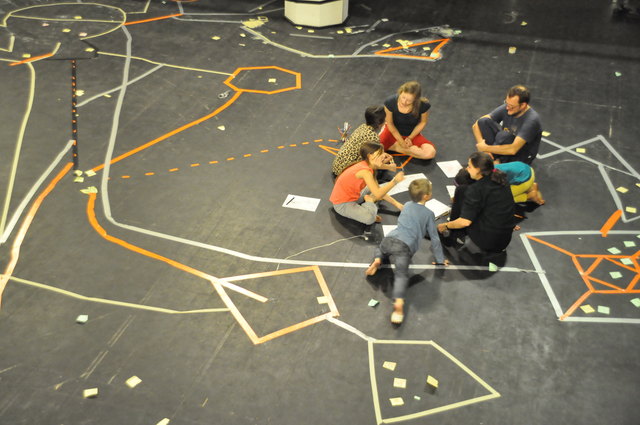 In der Sargfabrik gibt es kostenlose, generationenübergreifende Workshops.