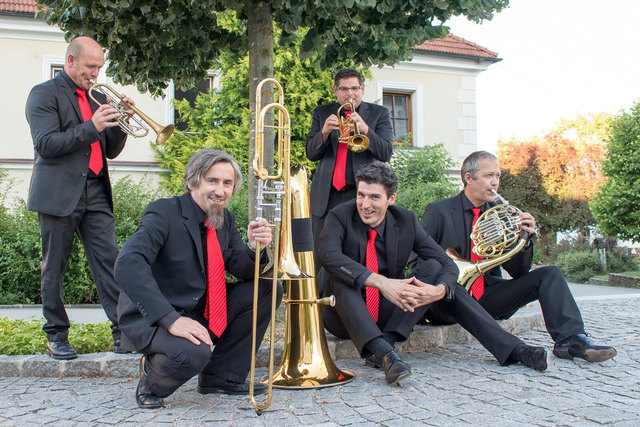 Die fünf Blasmusiker spielen Musik von Barock bis Rock.