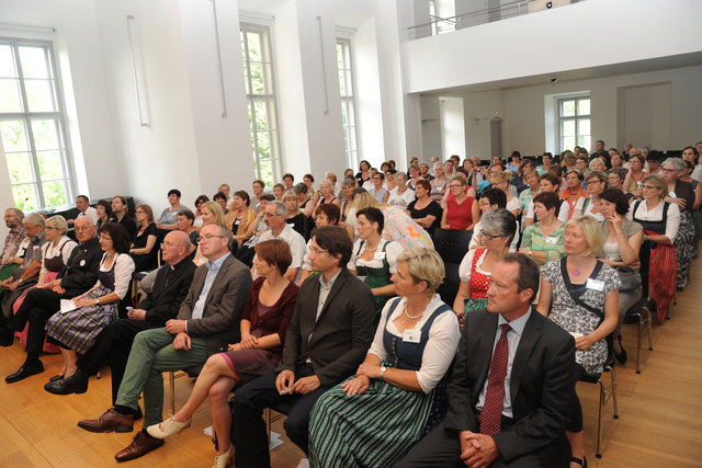 Viele Besucher kamen zur Eröffnung der Sommerstudientagung der Katholischen Frauenbewegung. | Foto: Zarl