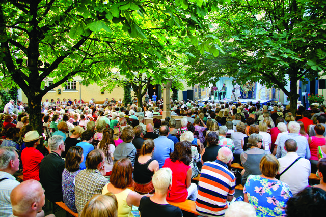 Als kostenloses und dabei aufwendig produziertes Theaterstück beglückt das Salzburger Straßentheater auch heuer die Besucher.