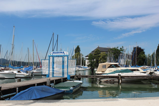 Beim Frühstücksfernsehen mit Blick auf die Marina Kammer ist Publikum herzlich willkommen.