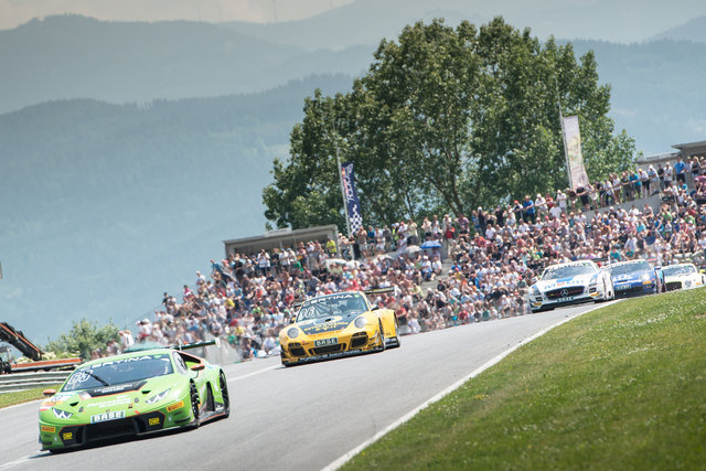 Spektakuläre Manöver warten auf die Fans beim ADAC GT Masters am Spielberg am übernächsten Wochenende.
