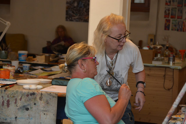 Ingrid Roschanz, Dr. Marion Elias