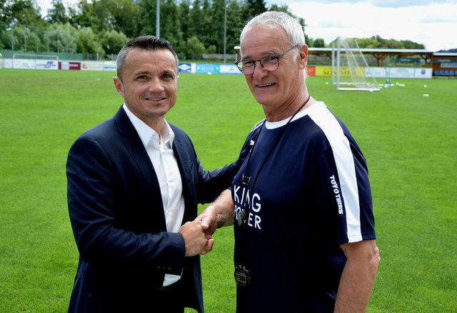 Trainer Claudio Ranieri wurde von Tourismus-Manager Richard Senninger begrüßt. | Foto: Josef Lang