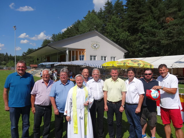 Strauß, Leikam, Wedenig, Tratar, Vizebgm. Burtscher, Pfeifer, G. Leikam, Stefitz, Vorstandsmitglied des KFV Christian Scheucher, Trainer Hannes Matschek | Foto: KK