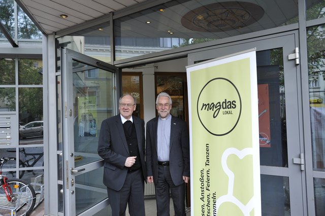 Werben für das "Magdas" in Klagenfurt: Alois Schwarz und Josef Marketz | Foto: Caritas