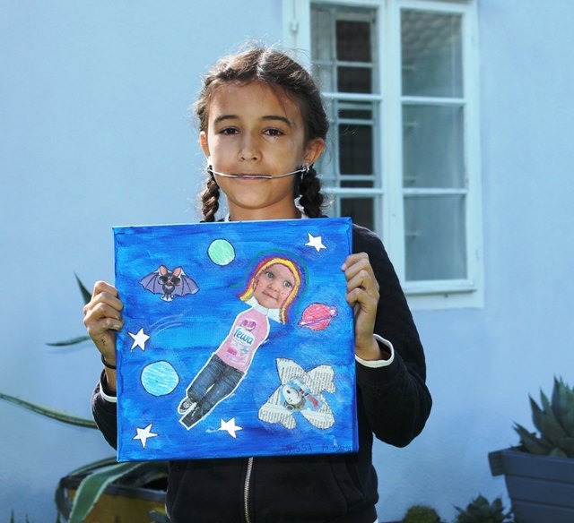 Verrücktes Weltall | Waschmittel-Frau hebt mit
humorvoller Fledermaus und Weltraumsnoopie von der Erde für immer ab (Anissa Khabir, 10 J.) | Foto: KK Veranstalter