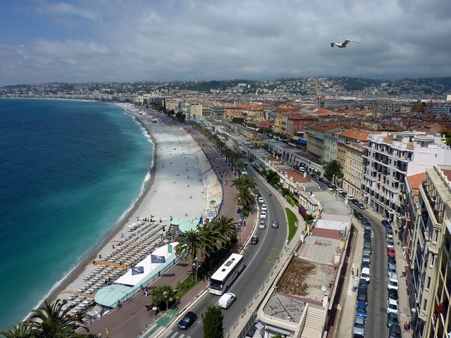 Nizza ist ein beliebter Touristenort im Südosten Frankreichs.