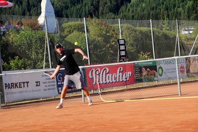 Björn Wilhelmer-Zitter konnte trotz verlorenem Einzel gegen Philipp Troschl jubeln.