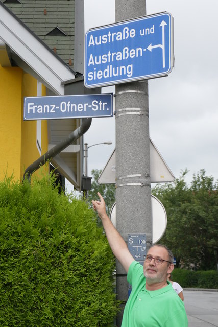 Eine 300 Meter lange Straße ist nach dem wichtigsten Widerstandskämpfer Salzburgs benannt. Seine Rolle reicht zuweilen jedoch nicht aus, den Gnigler Bildungscampus nach Franz Ofner zu benennen. Im Bild: Siegfried Trenker vom KZ-Verband.